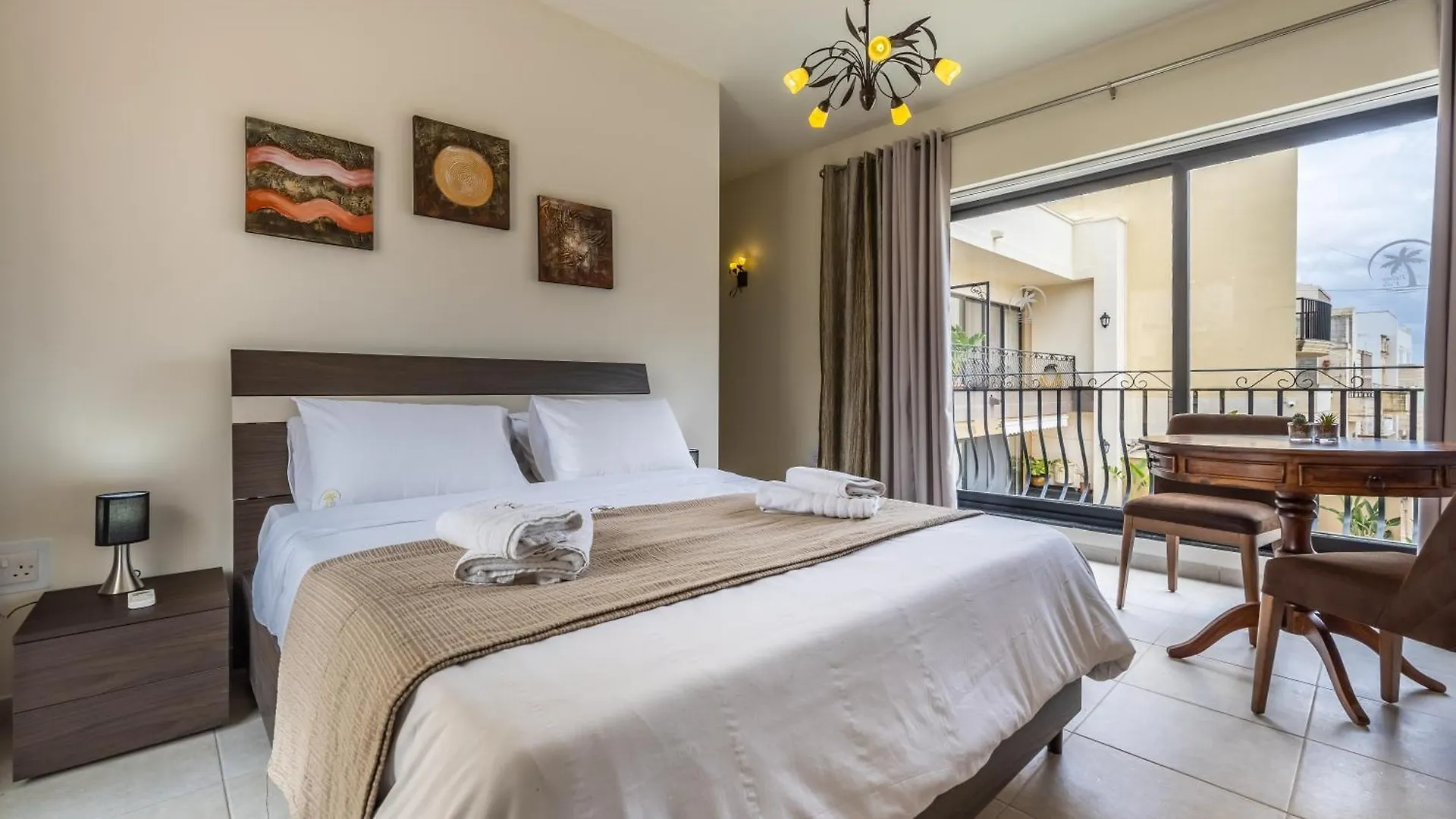 Poolside Paradise Villa Zebbug