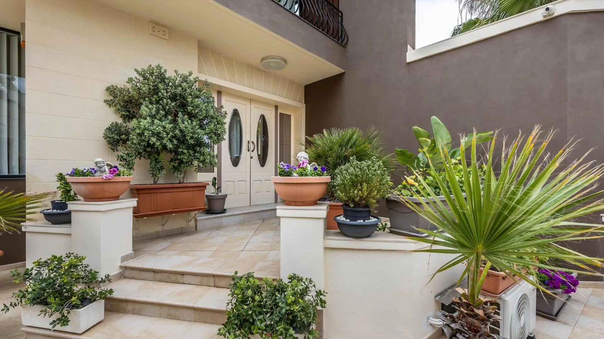 Poolside Paradise Villa Zebbug Malta